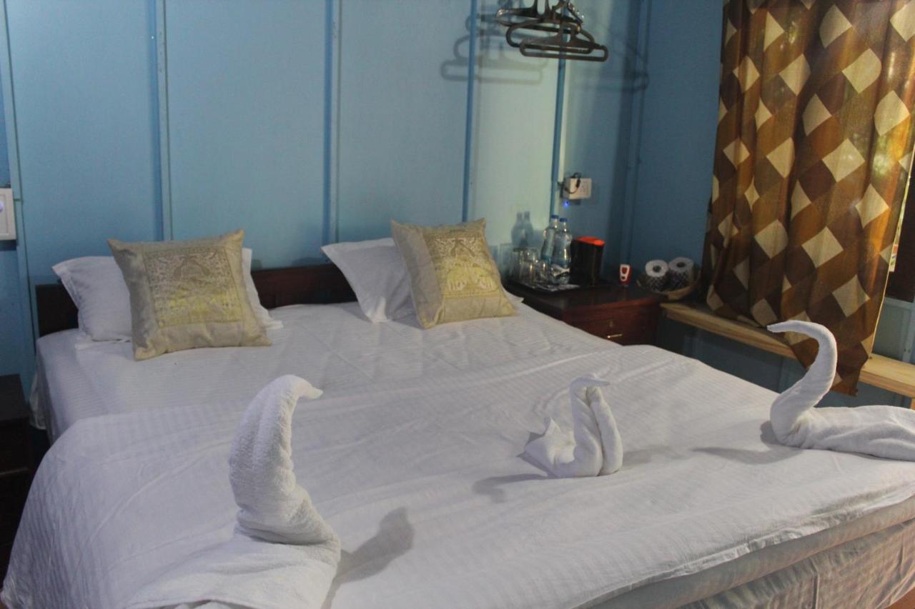 Sea Bird Beach Cafe & Cottages Morjim Exterior foto