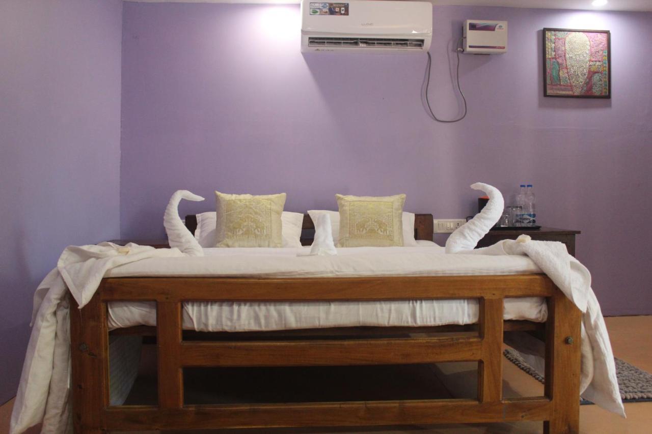 Sea Bird Beach Cafe & Cottages Morjim Exterior foto