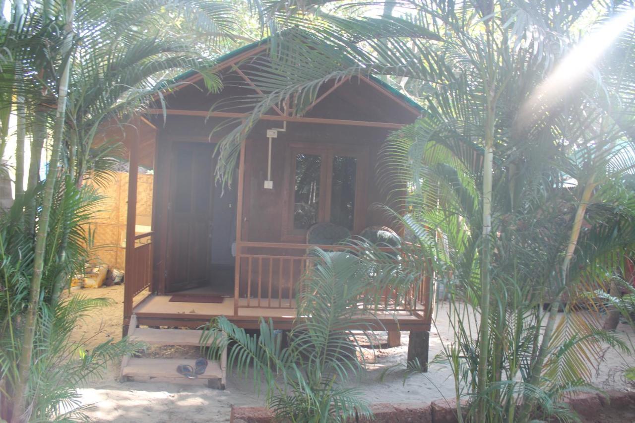 Sea Bird Beach Cafe & Cottages Morjim Exterior foto